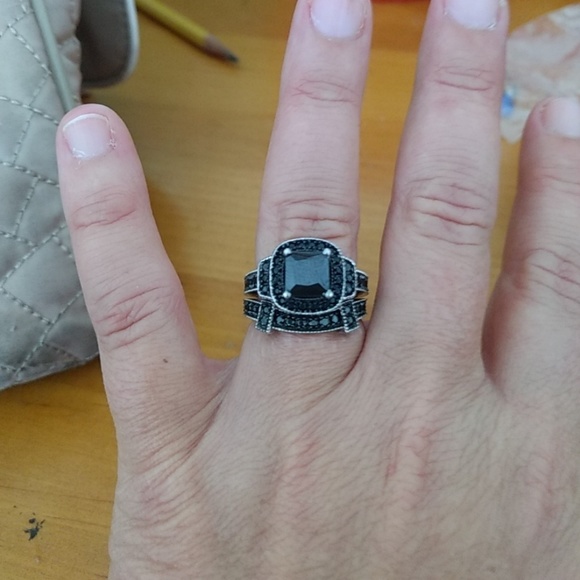 *SOLD* *Final Sale*His and Hers Wedding set - Picture 2 of 5